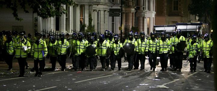 Metropolitan police riot police state UK 1